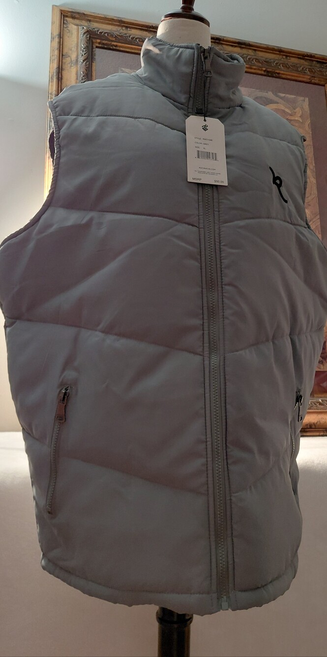 Rocawear Men's Light Gray Quilted Puffer Vest. Size XL, NWT. Zipper Pockets